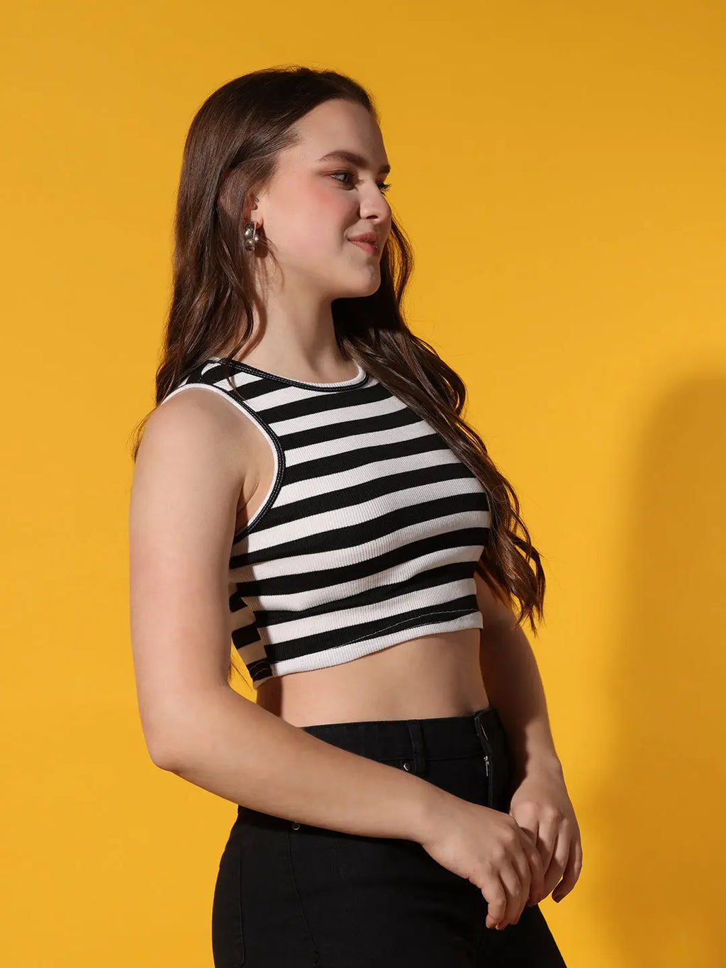 Women's Crew Neck Sleeveless Black Striped Rib Knit Crop Tank Top Istyle Can