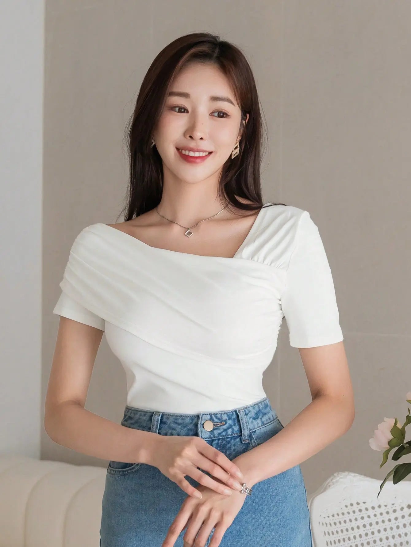 Istyle Can Women's White Ruched Asymmetrical Stretch T-Shirt Istyle Can