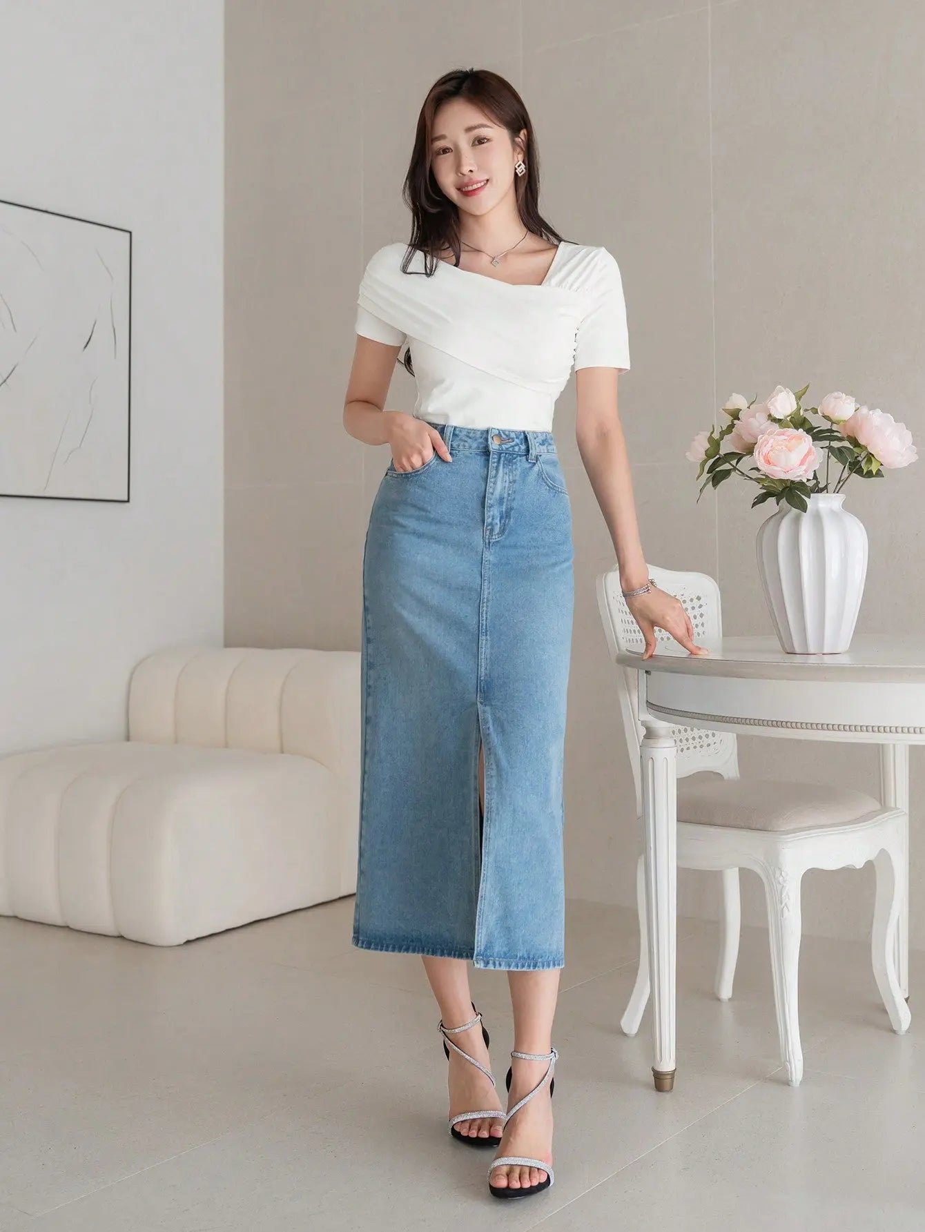 Istyle Can Women's White Ruched Asymmetrical Stretch T-Shirt Istyle Can