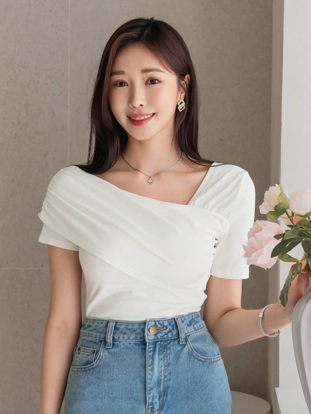 Istyle Can Women's White Ruched Asymmetrical Stretch T-Shirt Istyle Can