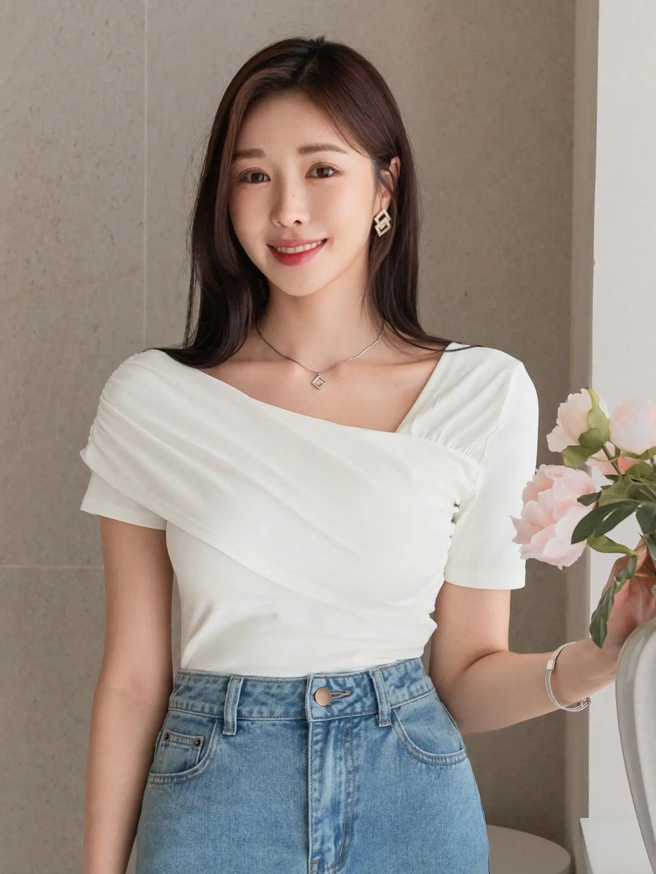 Istyle Can Women's White Ruched Asymmetrical Stretch T-Shirt Istyle Can