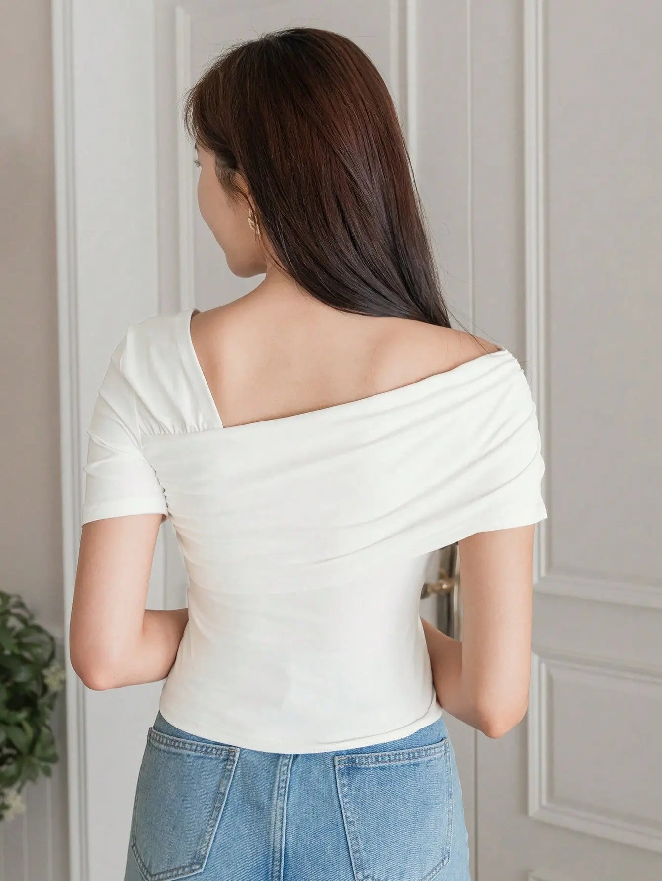 Istyle Can Women's White Ruched Asymmetrical Stretch T-Shirt Istyle Can