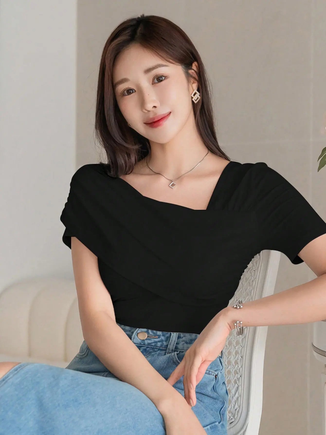 Istyle Can Women's Black Ruched Asymmetrical Stretch T-Shirt Istyle Can Main image