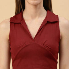 Maroon ribbed v-neck collar sleeveless crop top