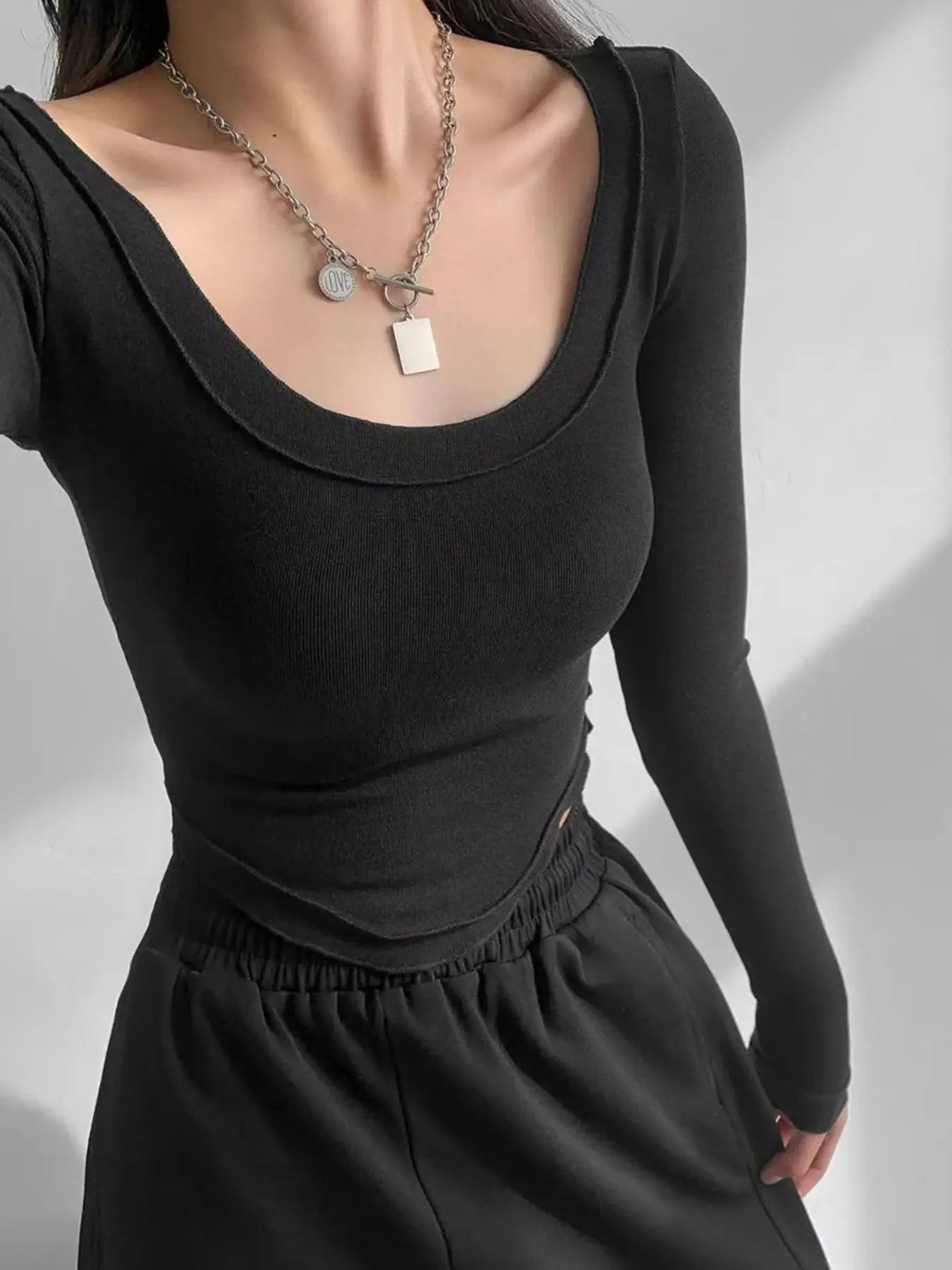 Istyle Can Black Women’s U-Neck Long Sleeve Slim Fit Crop Top Secondary image