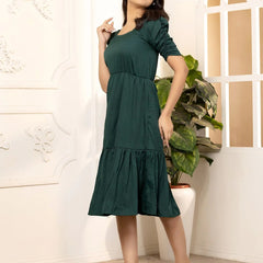Green Exquisite Solid Pleated Fit and Flare Dress - Adjustable Waistline, Knee-Length, 3/4 Sleeves, Square Neck, A-Line