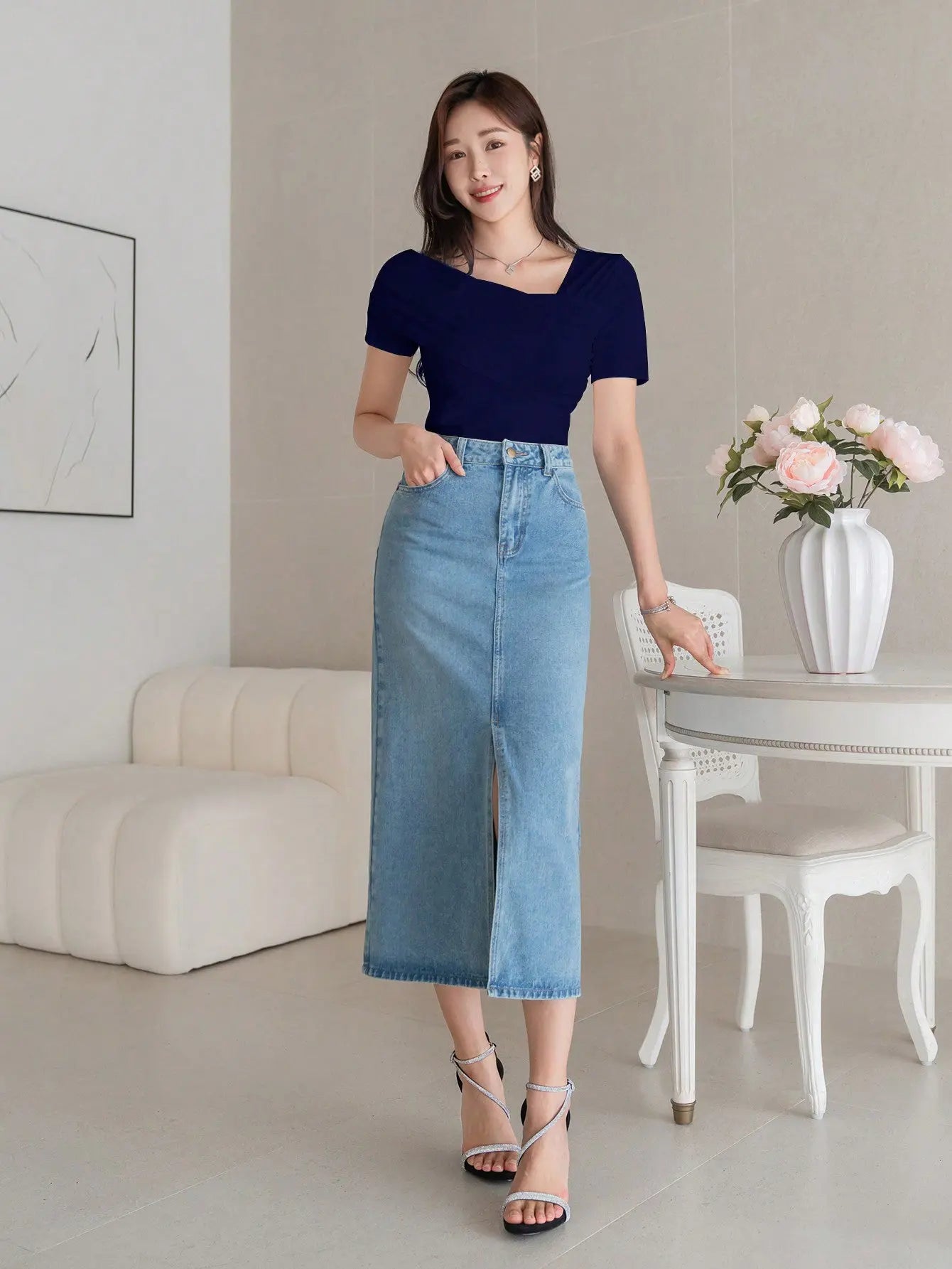 Istyle Can Women's Navy Blue Ruched Asymmetrical Stretch T-Shirt Secondary image