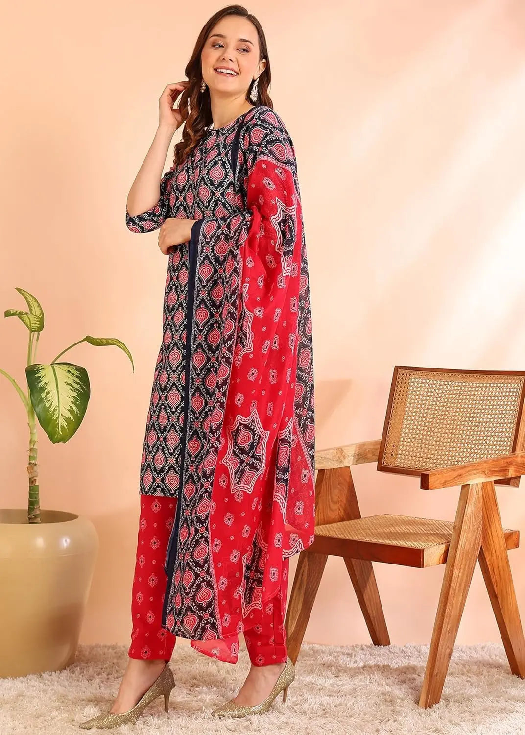 Istyle Can Pink Cotton Printed Kurta Pant Dupatta Set for Women Secondary image