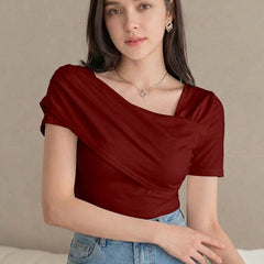 maroon top